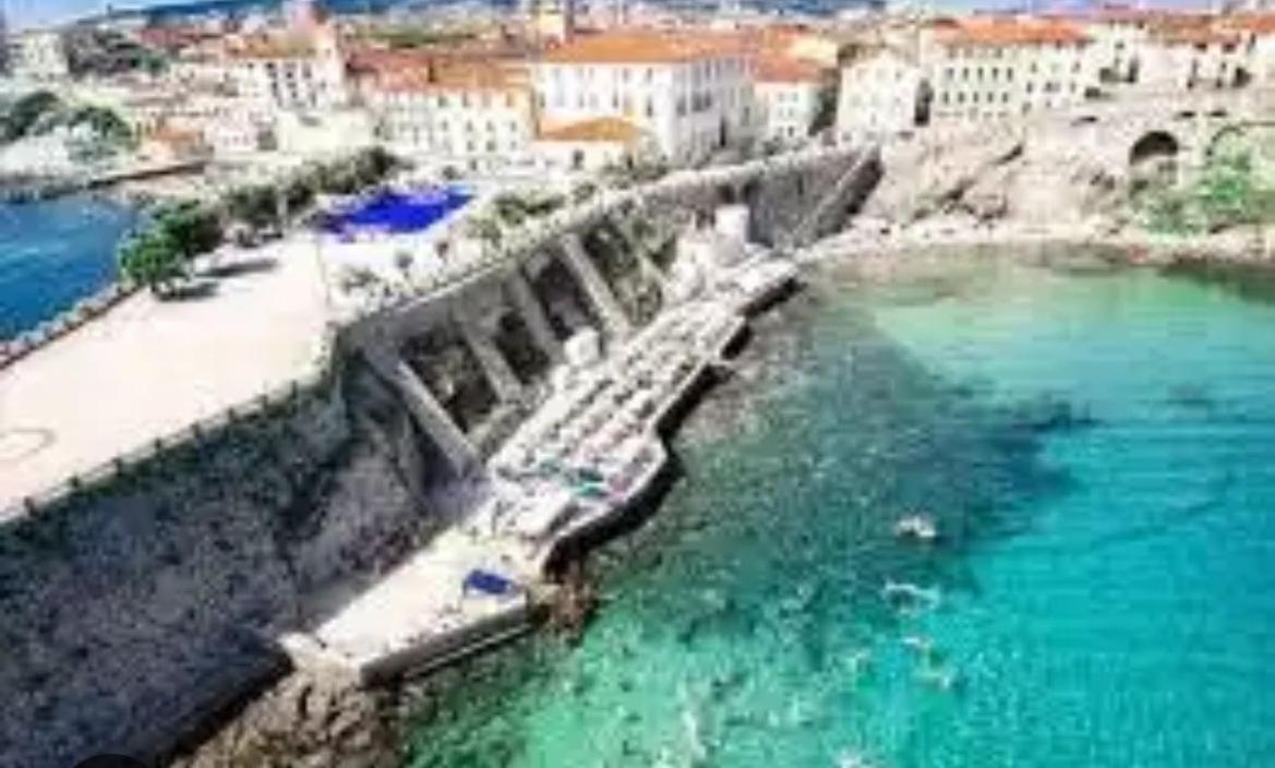 Luxury Apartment Centro Storico Piombino Exterior foto